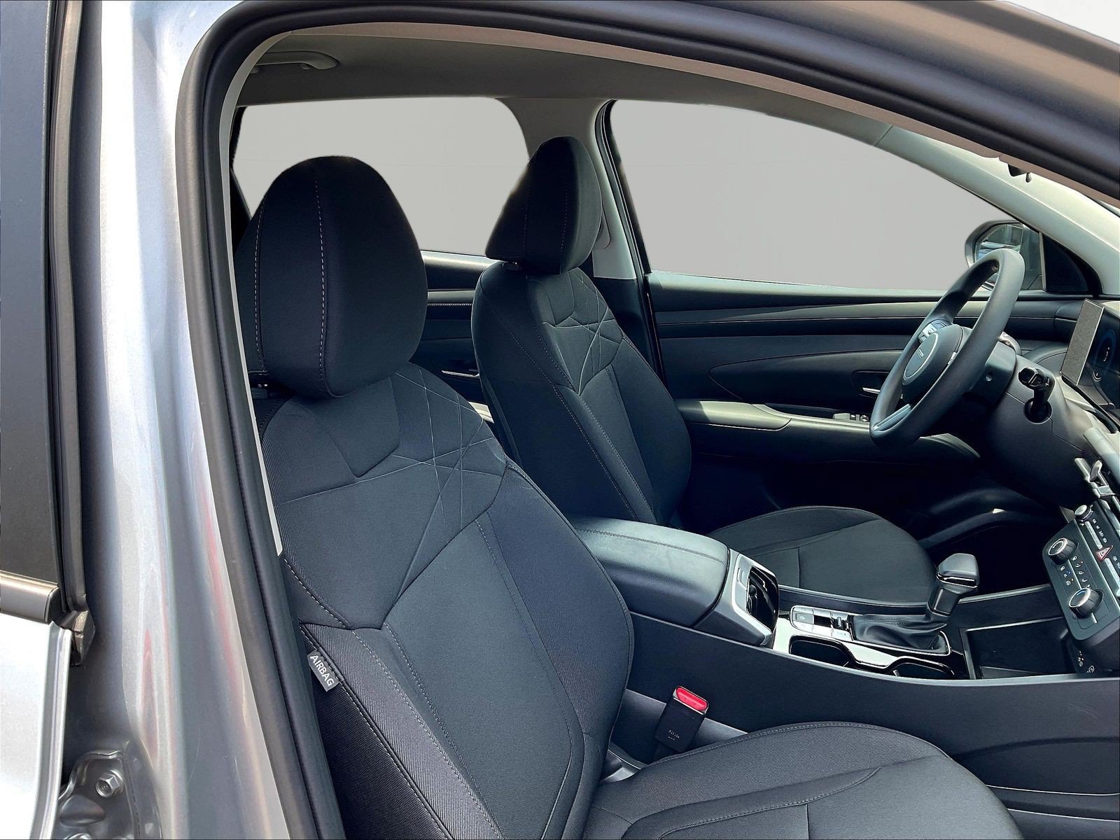 Certified 2025 Hyundai Tucson SE FWD image 28