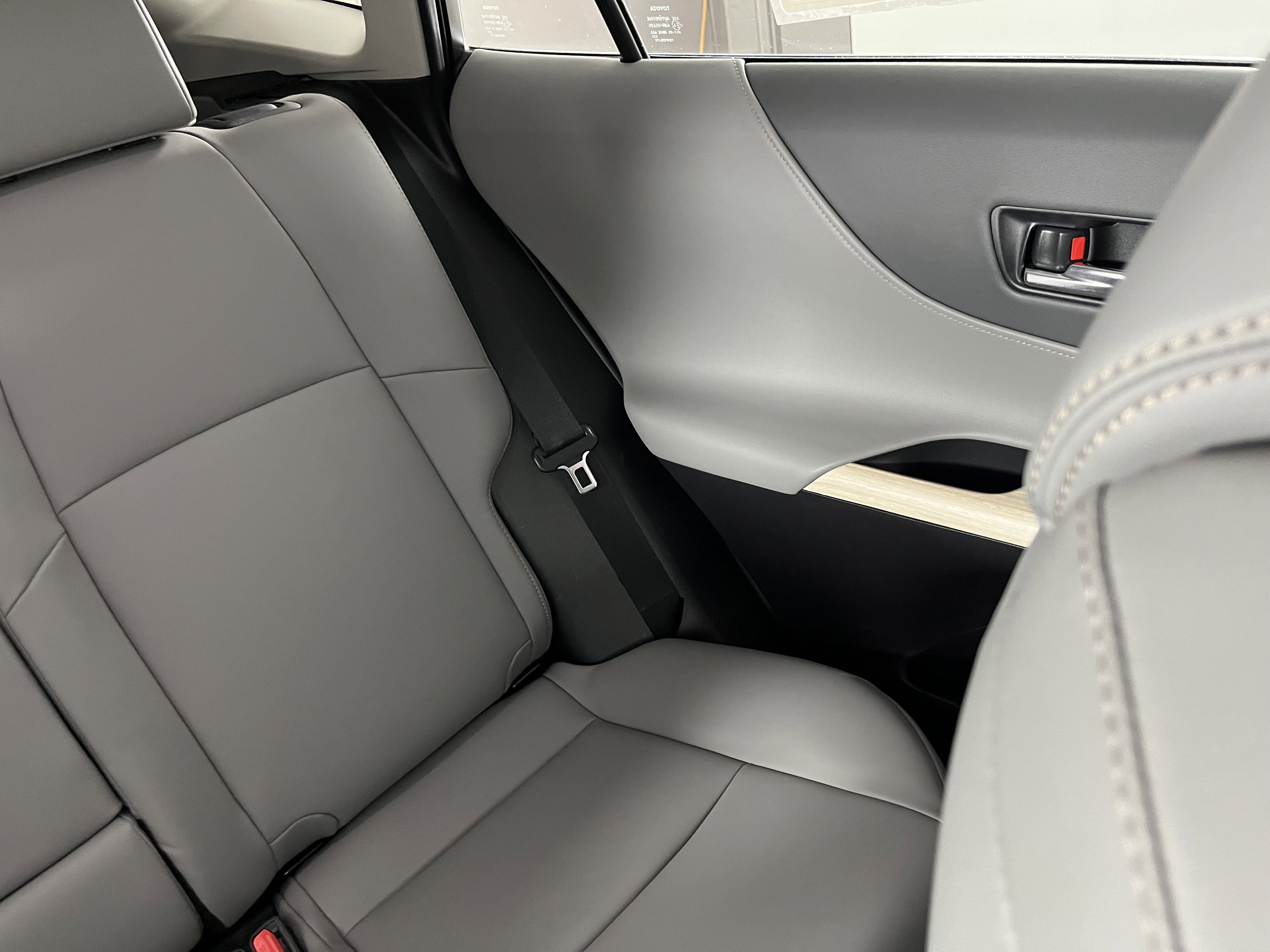 Used 2024 Toyota Venza XLE AWD/4WD image 23