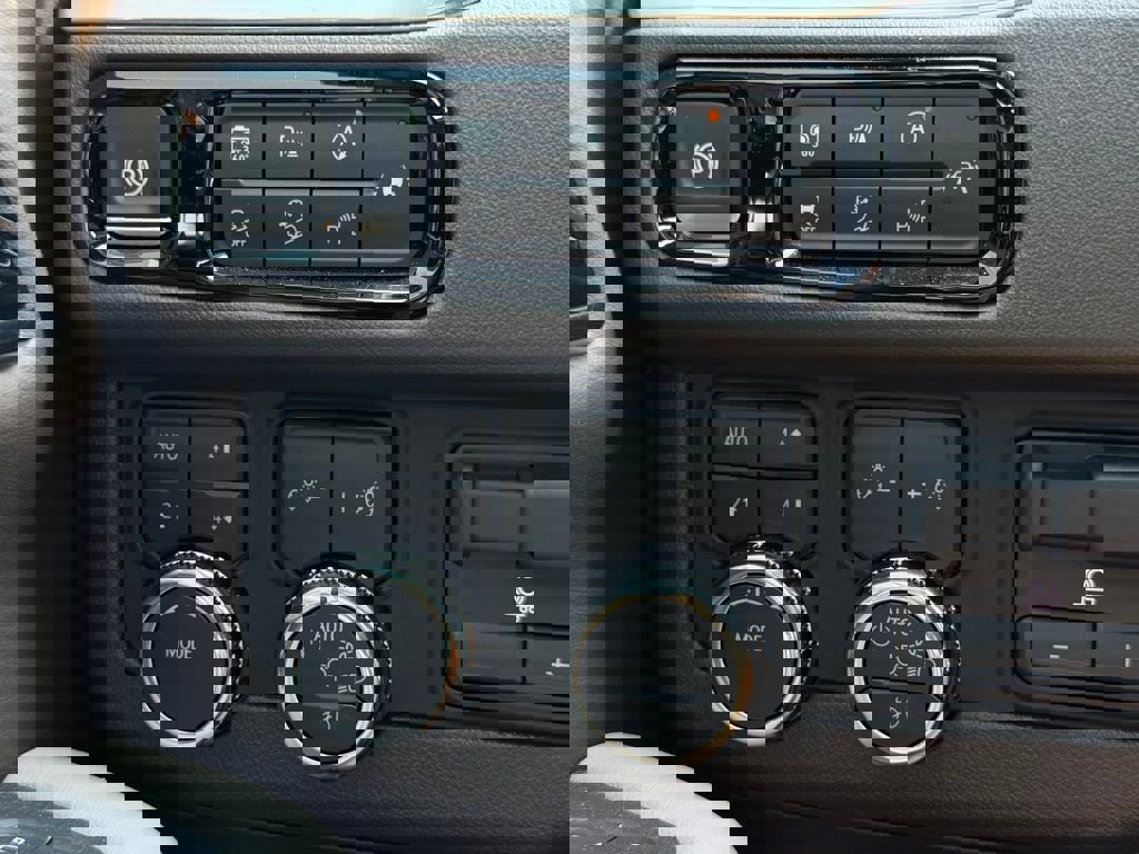 Used 2025 GMC Yukon Elevation w/ Elevation Premium Package image 32