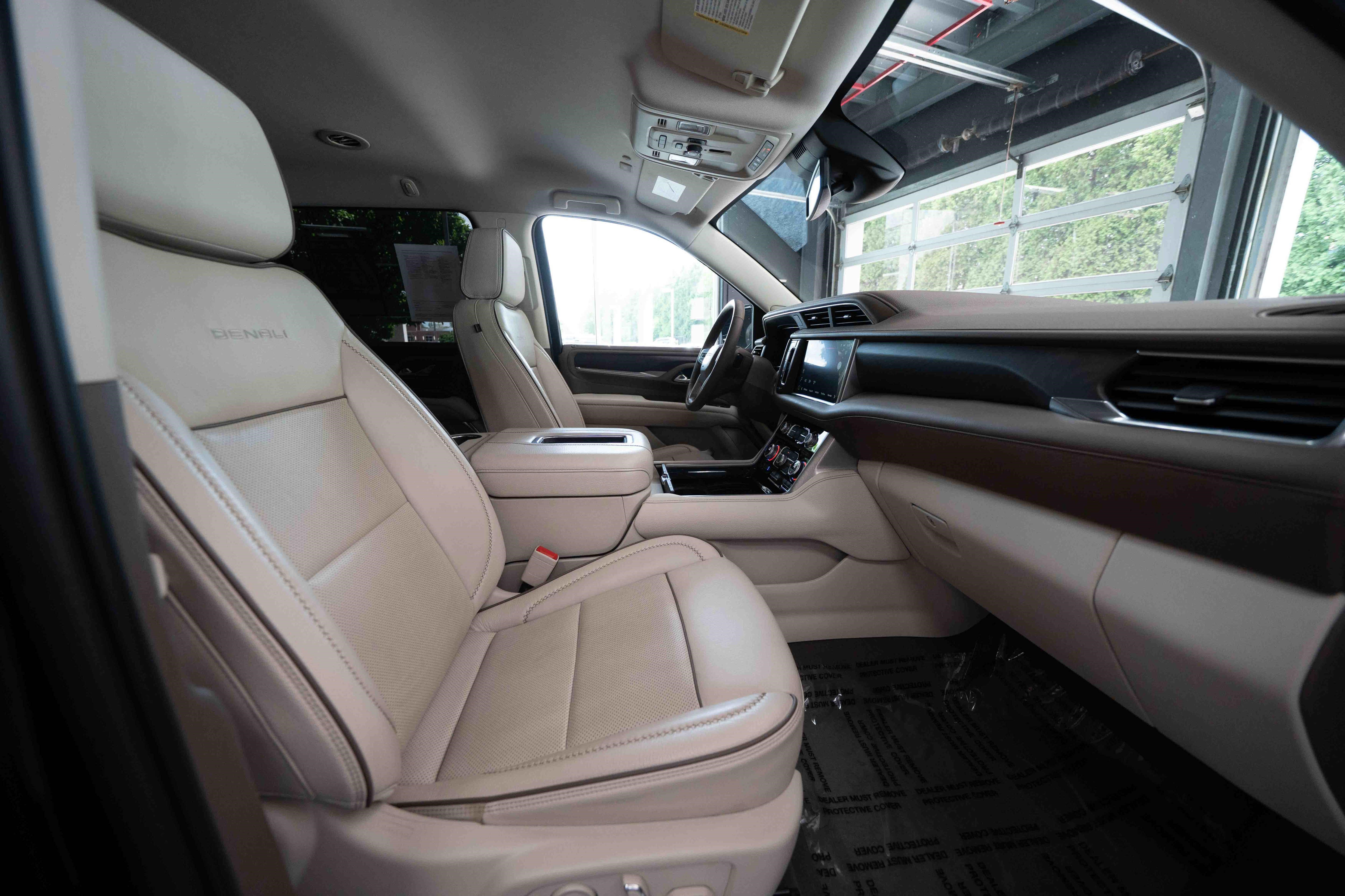 Used 2023 GMC Yukon XL Denali AWD/4WD image 26