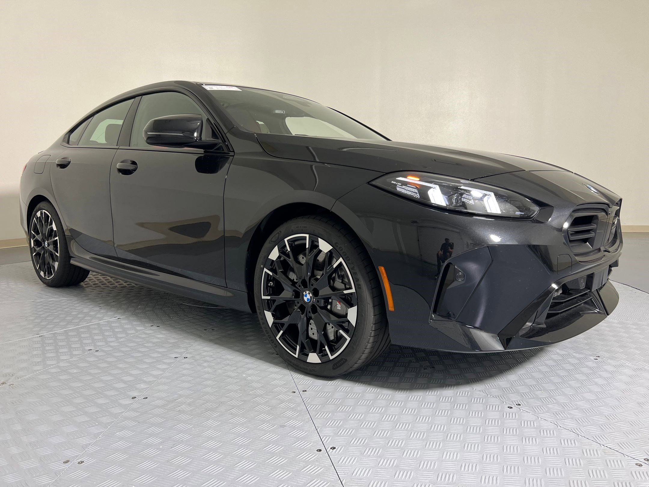 Used 2025 BMW M235i xDrive w/ Premium Package image 7