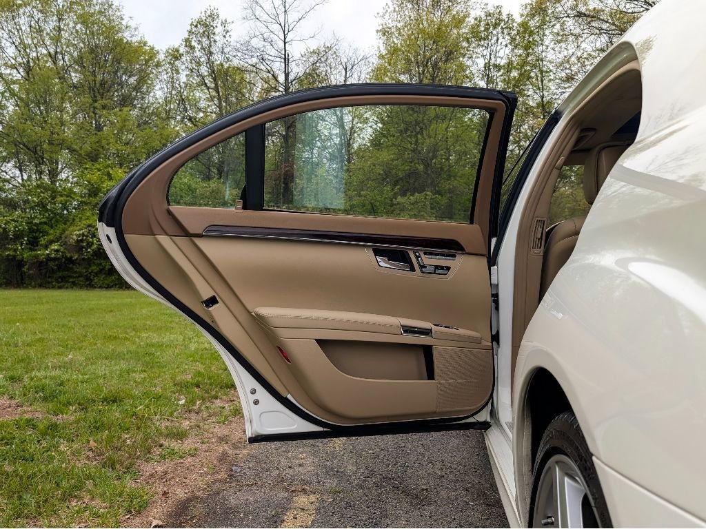Used 2010 Mercedes-Benz S 550 4MATIC image 12