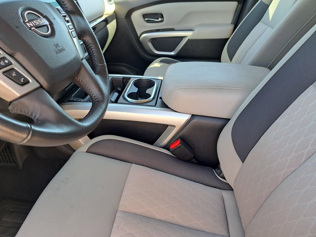 Used 2024 Nissan Titan SV w/ SV Convenience Package image 18