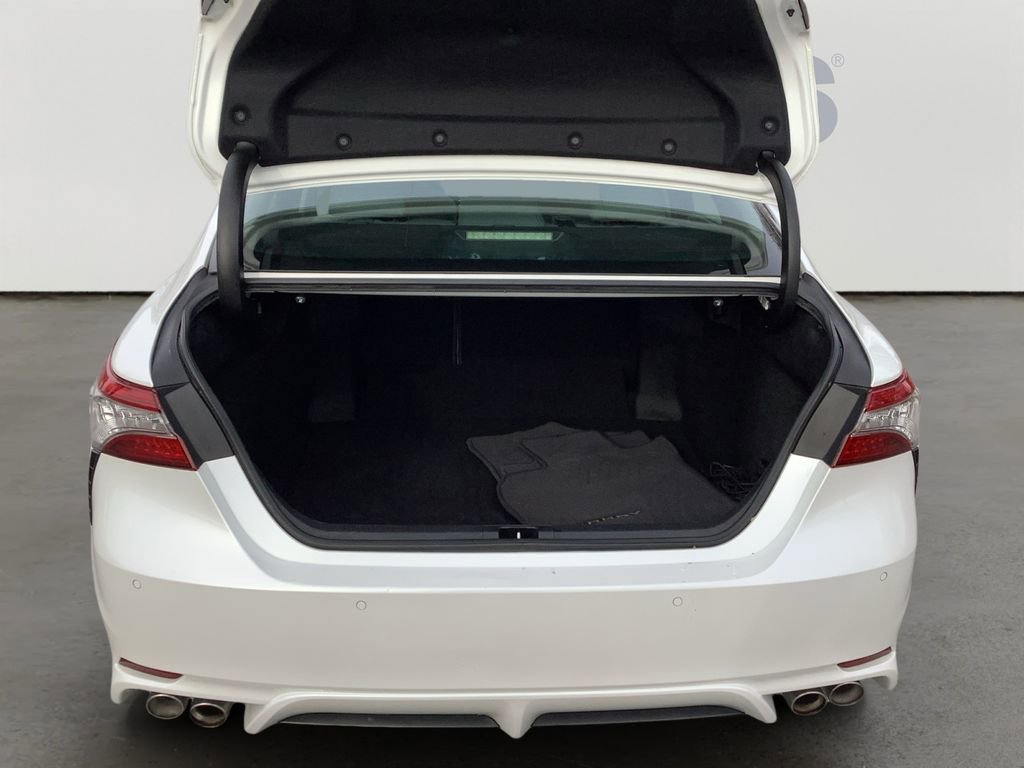 Used 2018 Toyota Camry XSE image 14