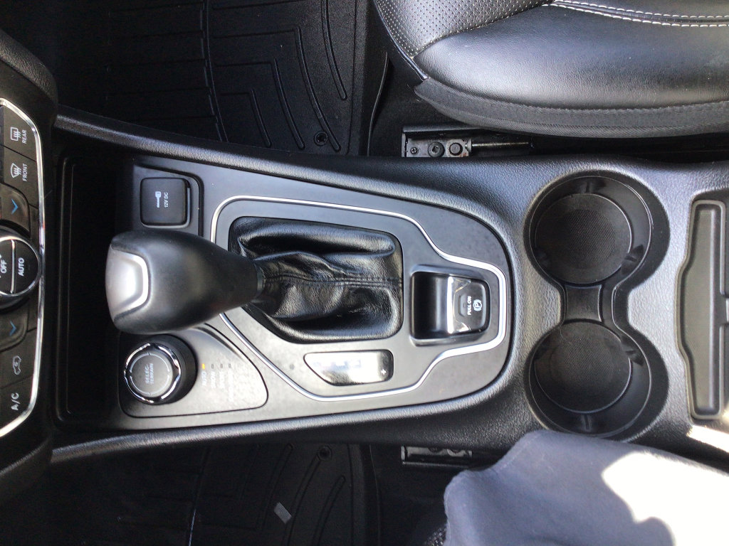 Used 2021 Jeep Cherokee Latitude Lux 80th Anniv w/ Quick Order Package 26U 80TH AWD/4WD image 11