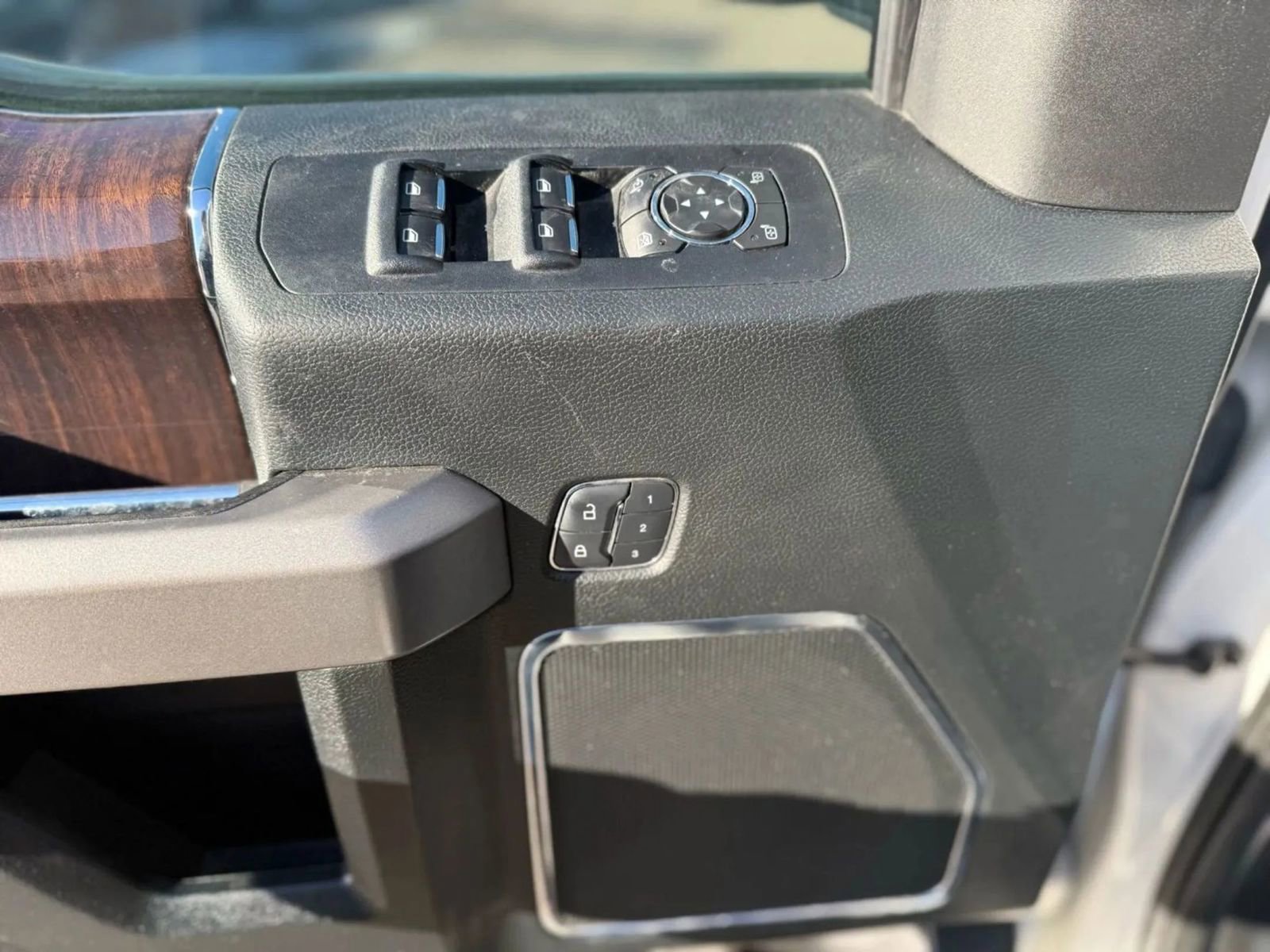 Used 2017 Ford F150 Platinum w/ Equipment Group 701A Luxury image 50