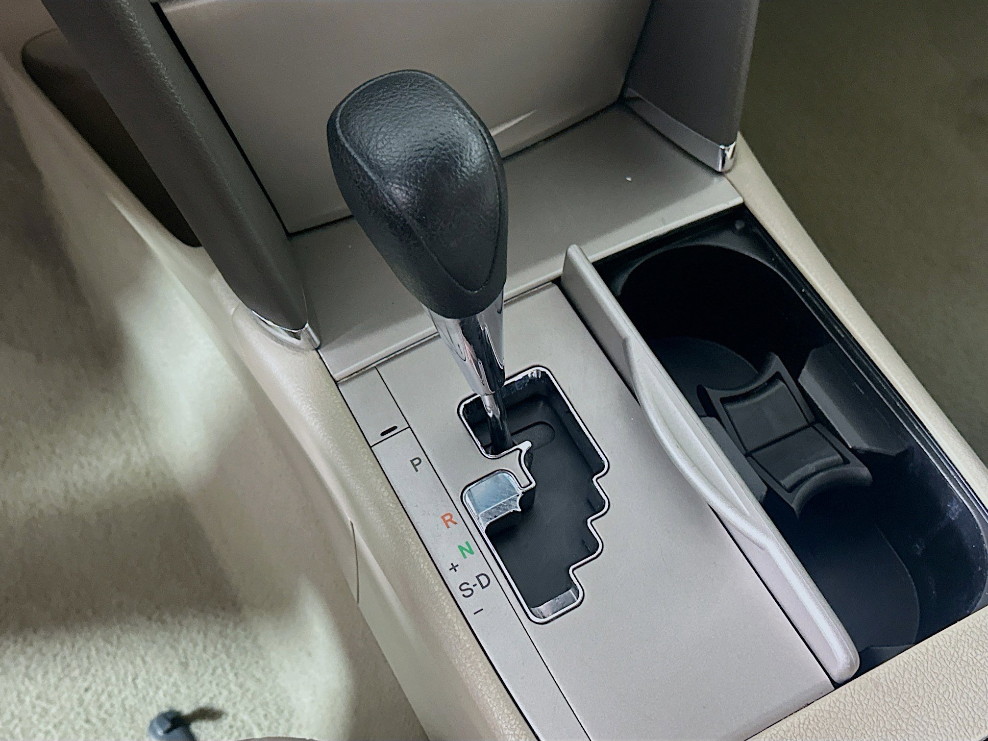 Used 2010 Toyota Camry LE FWD image 22