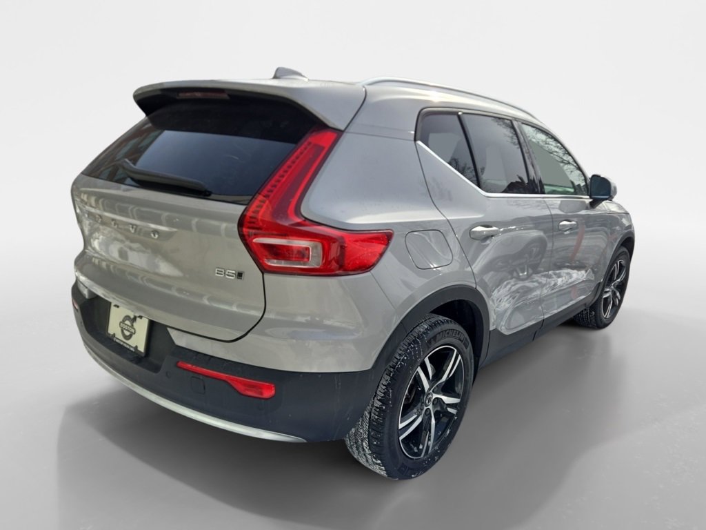 Certified 2025 Volvo XC40 B5 Core image 4