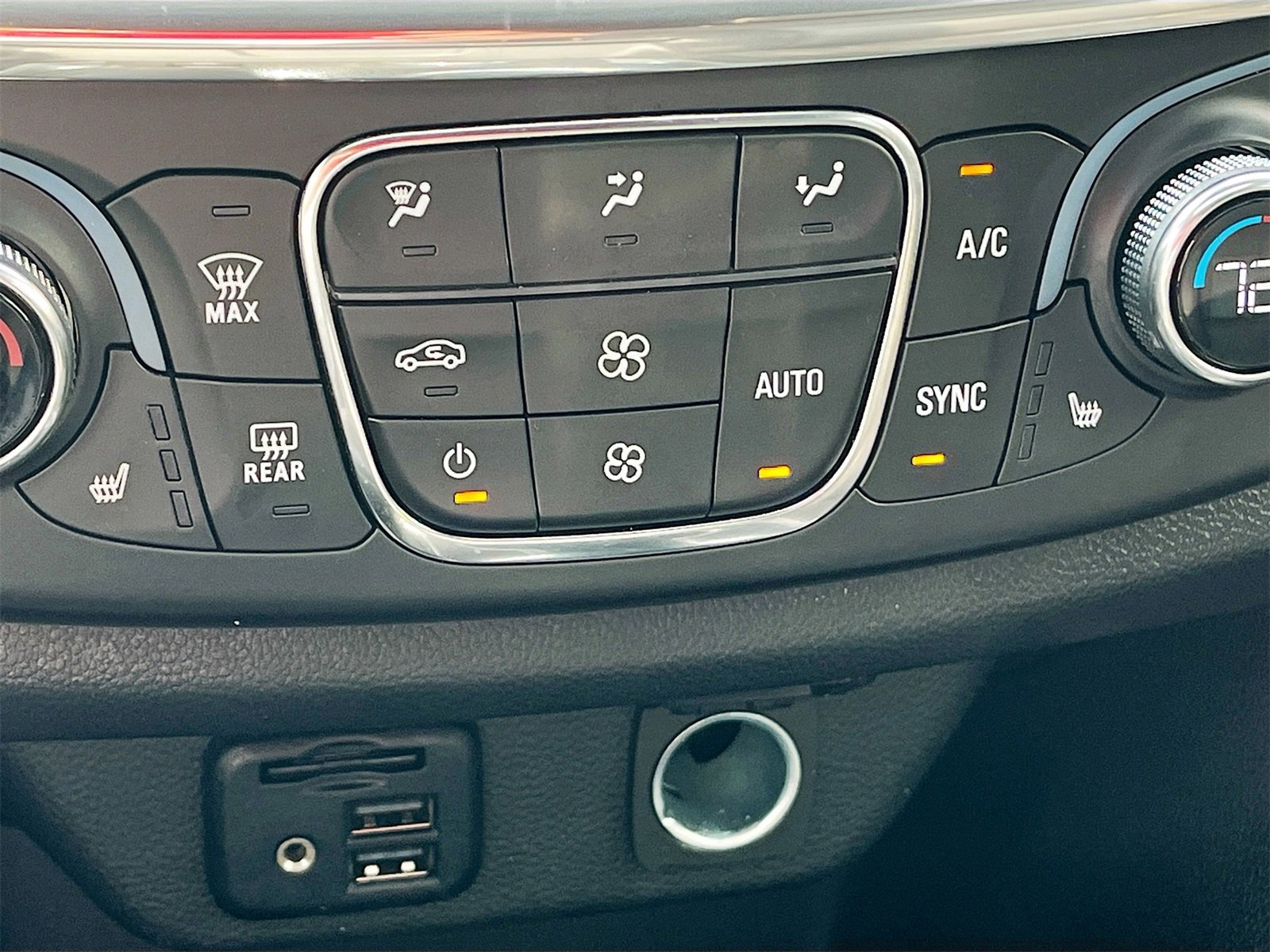 Used 2023 Chevrolet Traverse Premier w/ LPO, Floor Liner Package image 21