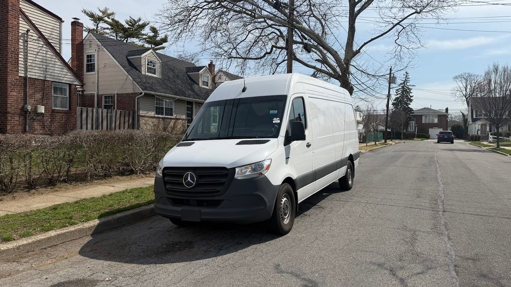 Used 2024 Mercedes-Benz eSprinter 170 Cargo image 2