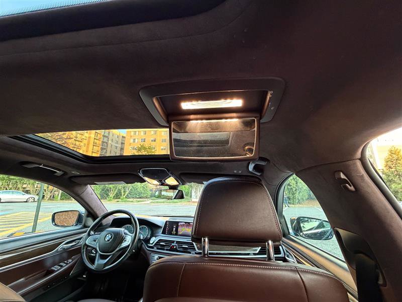 Used 2019 BMW 750i xDrive w/ Luxury Rear Seating Package AWD/4WD image 32