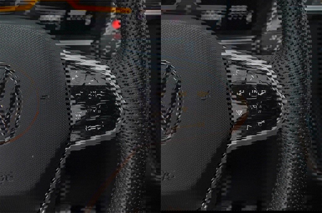 New 2024 Volkswagen Tiguan SE R-Line image 12