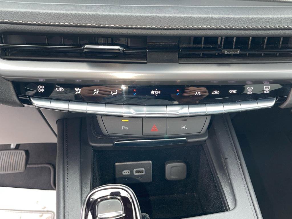 Used 2024 Cadillac XT4 Premium Luxury image 24