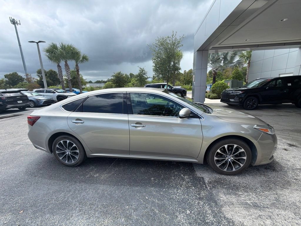 Used 2016 Toyota Avalon XLE FWD image 4