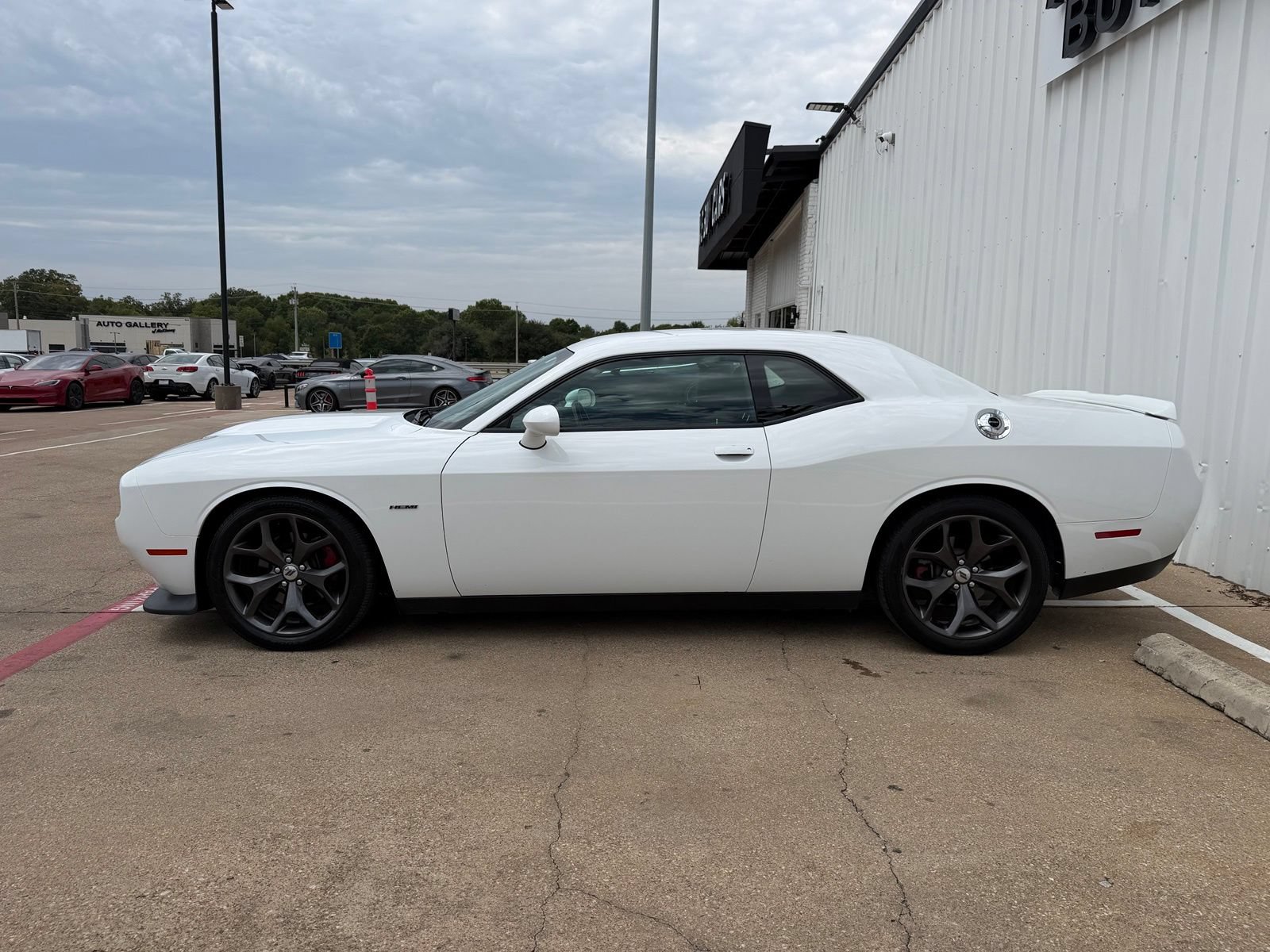 Used 2019 Dodge Challenger R/T RWD image 3