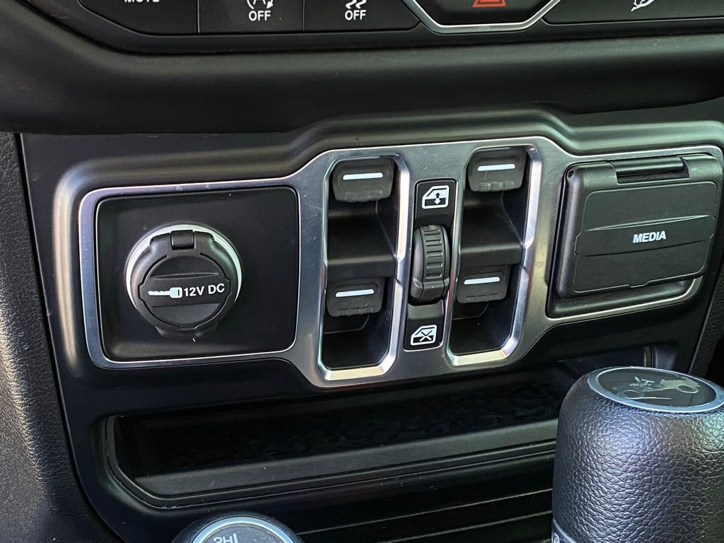 Used 2020 Jeep Wrangler Unlimited Sahara image 19