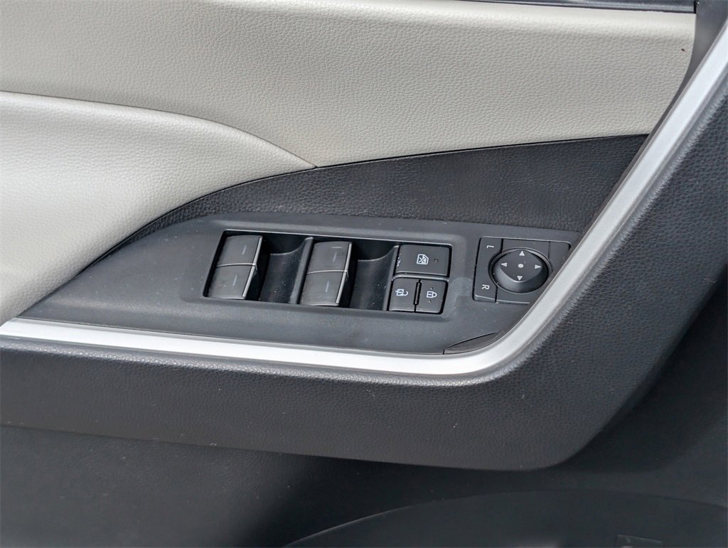 Used 2022 Toyota RAV4 XLE image 25