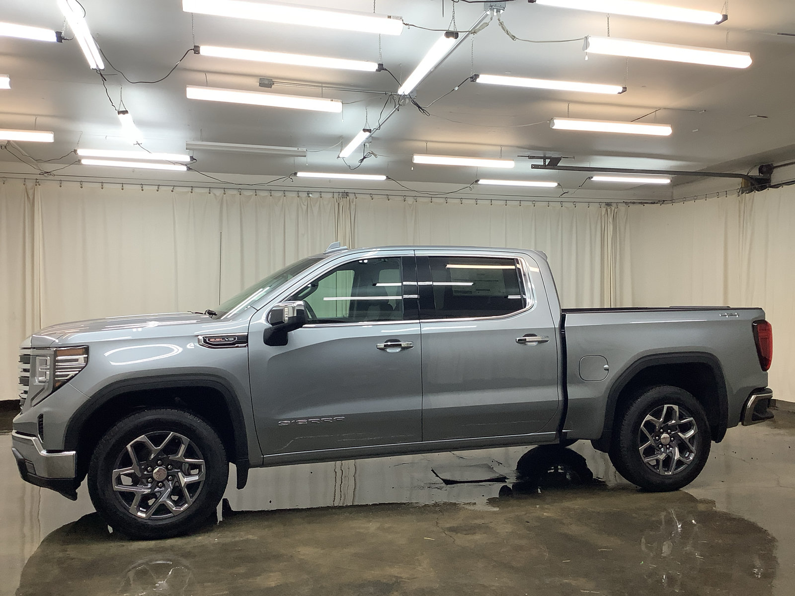 New 2026 GMC Sierra 1500 SLT w/ SLT Convenience Package AWD/4WD image 9