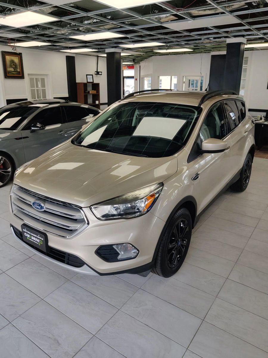 Used 2018 Ford Escape SE w/ SE Sync 3 Package