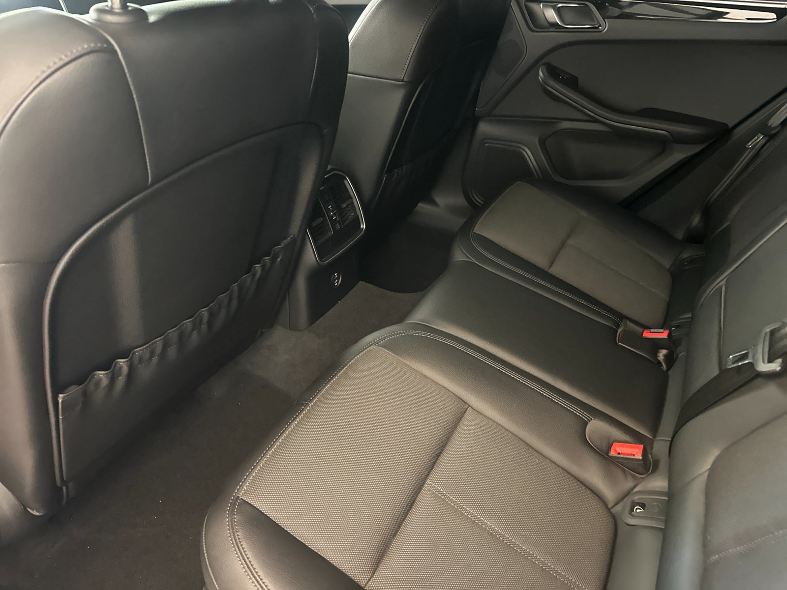 Certified 2023 Porsche Macan AWD/4WD image 13