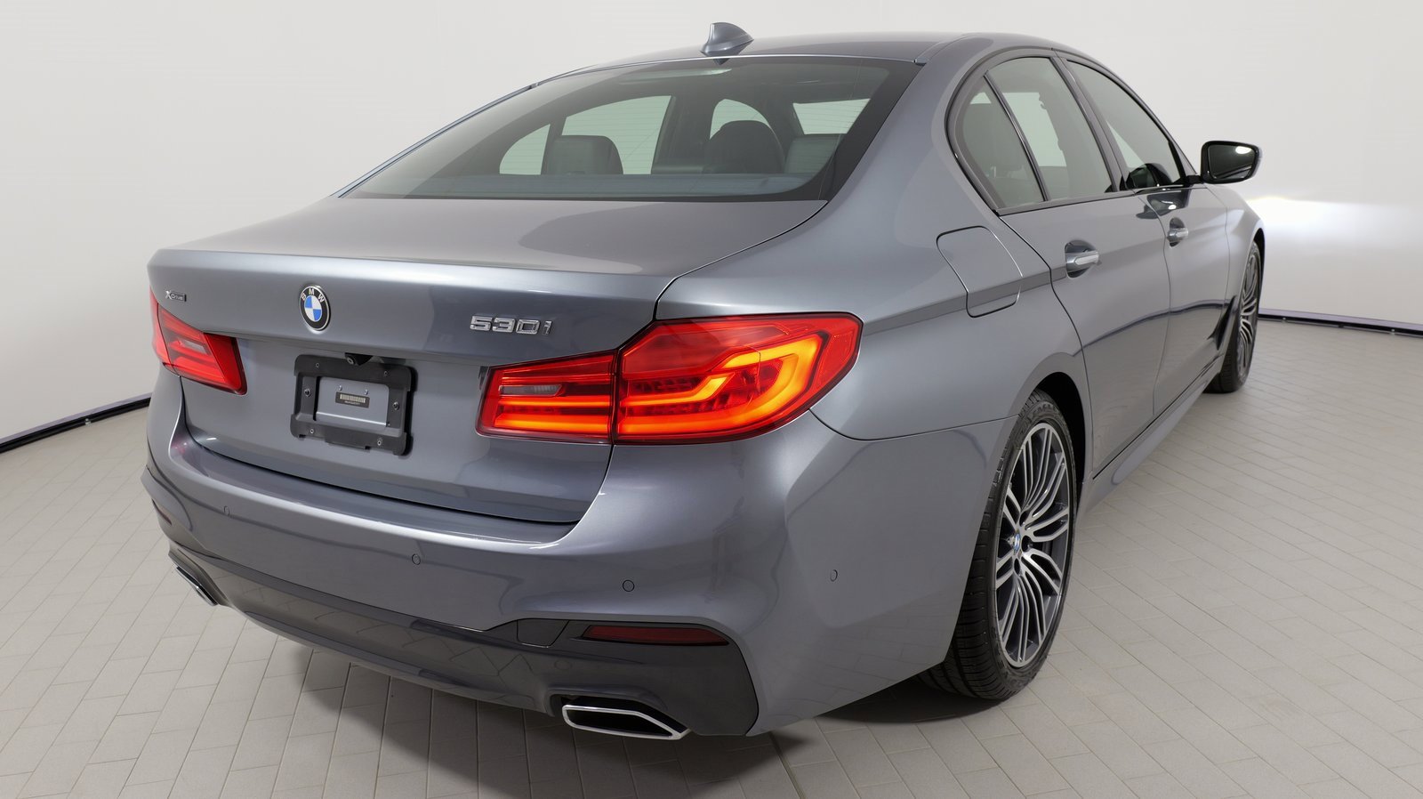 Used 2018 BMW 530i xDrive w/ M Sport Package image 28