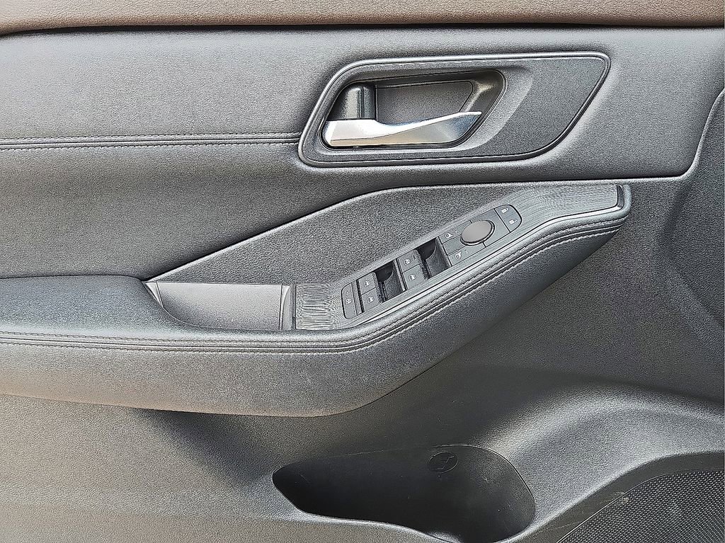 Used 2023 Nissan Rogue SV w/ SV Premium B Package image 22