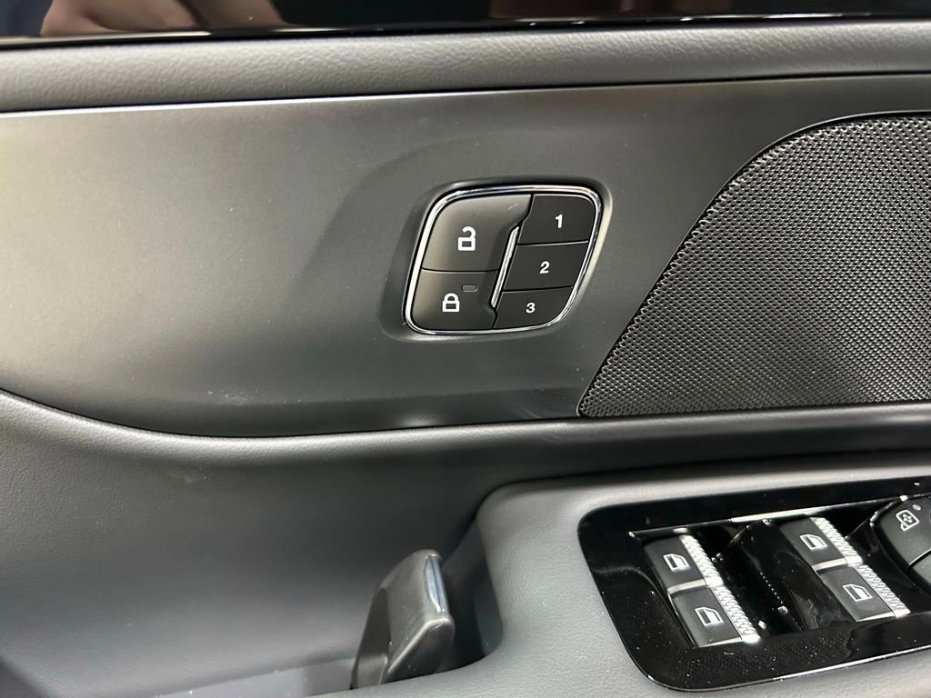 New 2026 Lincoln Nautilus Reserve w/ Jet Appearance Package image 13