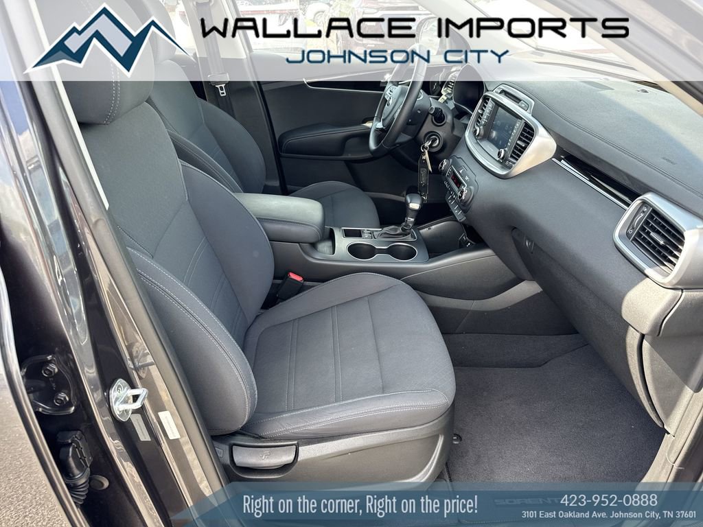 Used 2019 Kia Sorento LX w/ LX Convenience Package image 28