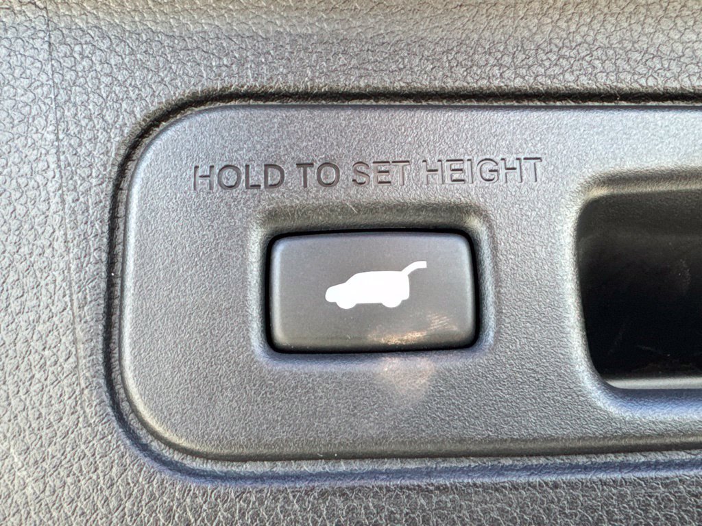 Used 2025 Honda Pilot EX-L image 17