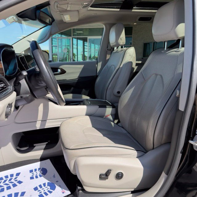 Used 2021 Chrysler Pacifica Limited FWD image 12