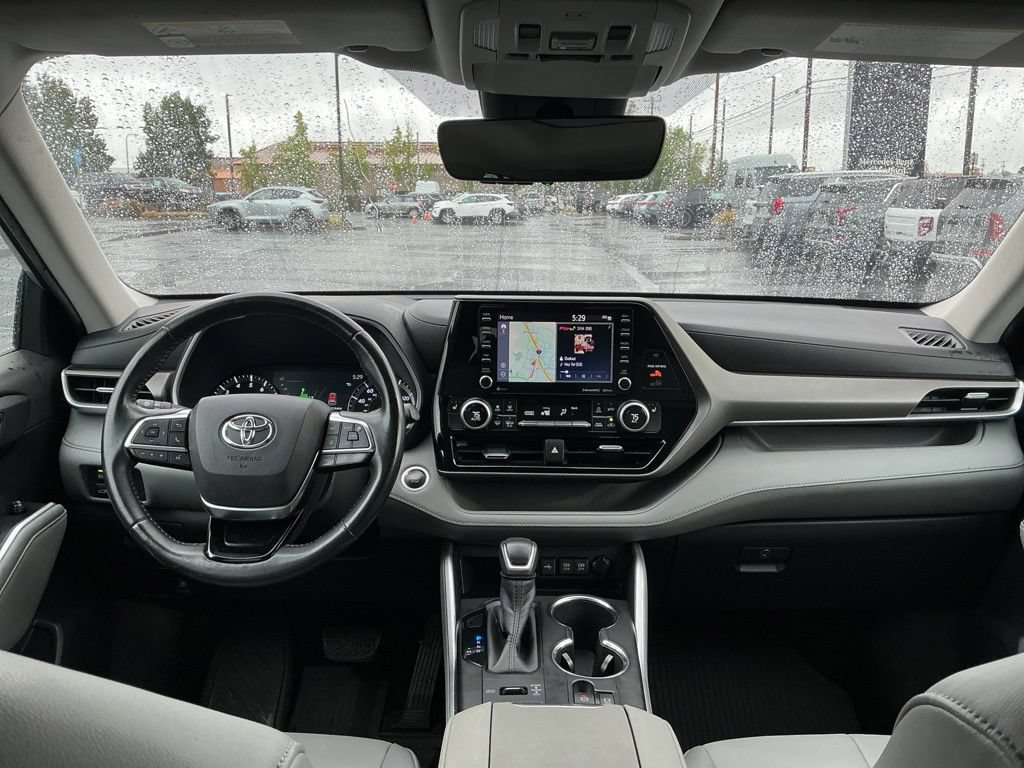 Used 2020 Toyota Highlander XLE AWD/4WD image 28