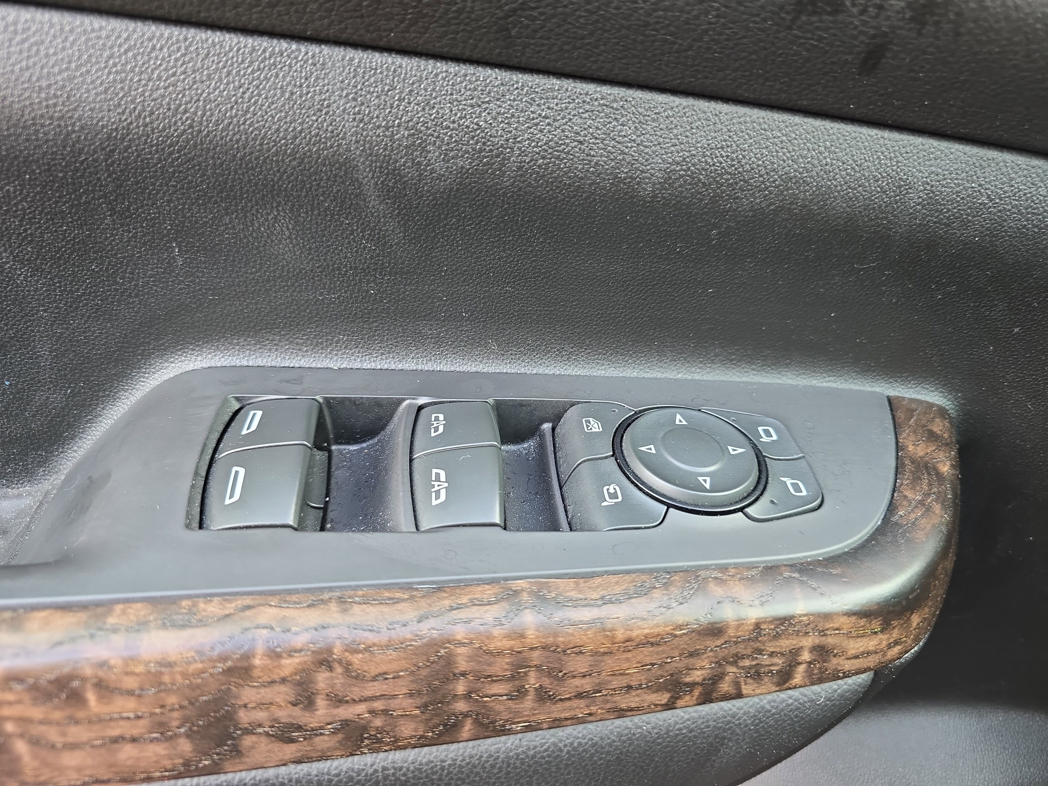 Used 2021 GMC Acadia Denali w/ Trailering Package image 25