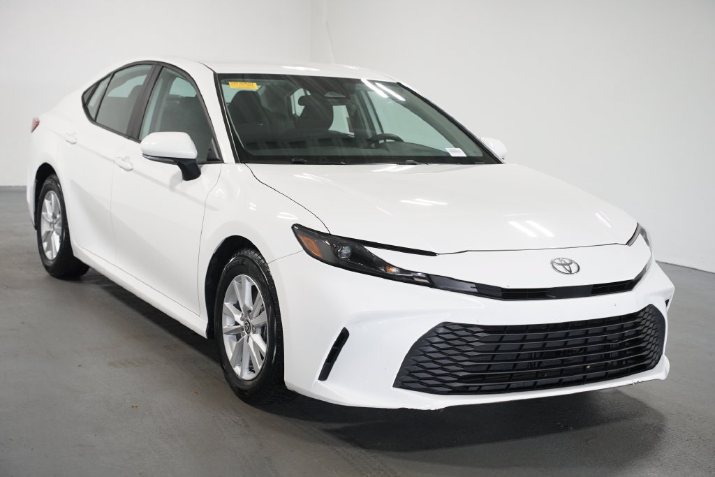 Certified 2025 Toyota Camry LE FWD image 3