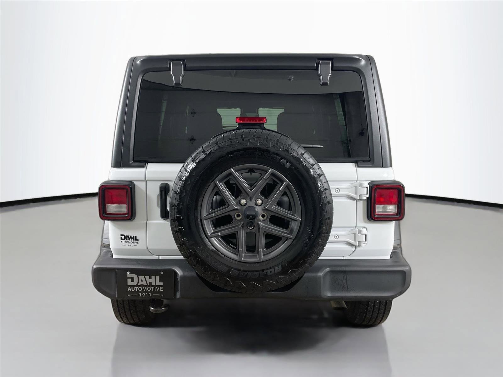 Used 2024 Jeep Wrangler Sport S image 6