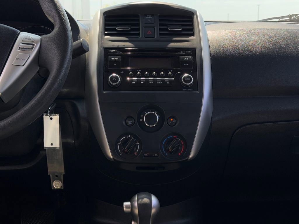 Used 2015 Nissan Versa SV FWD image 16