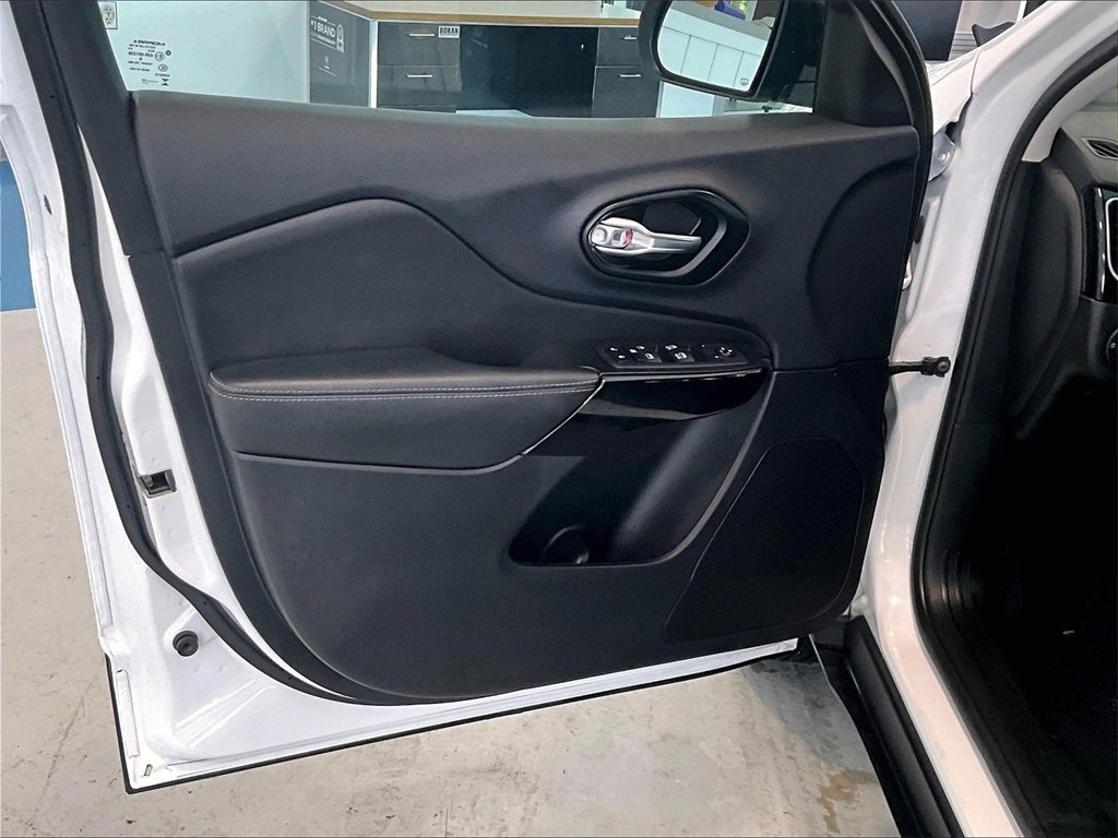 Used 2023 Jeep Cherokee Altitude Lux image 9