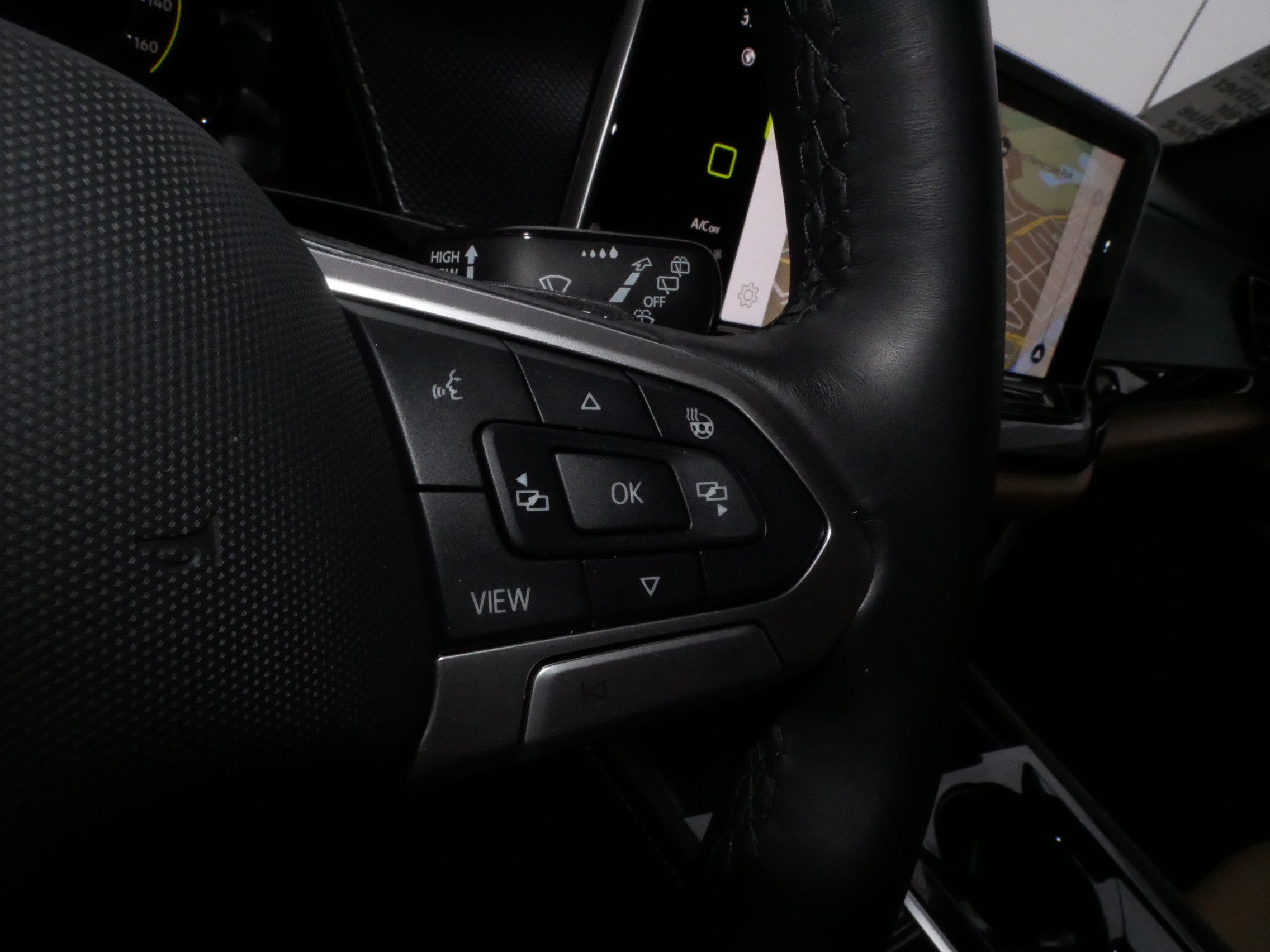 Certified 2025 Volkswagen Atlas Cross Sport SEL R-Line image 27