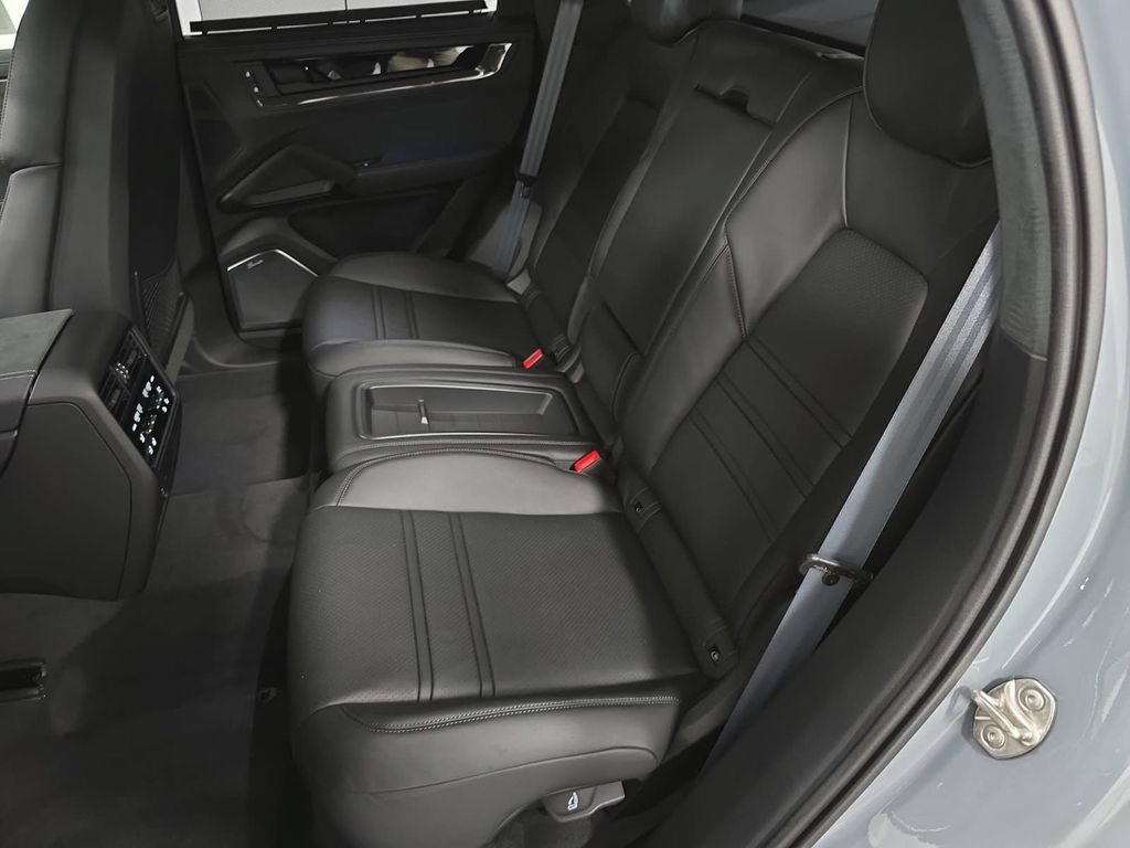 New 2026 Porsche Cayenne Turbo GT AWD/4WD image 26