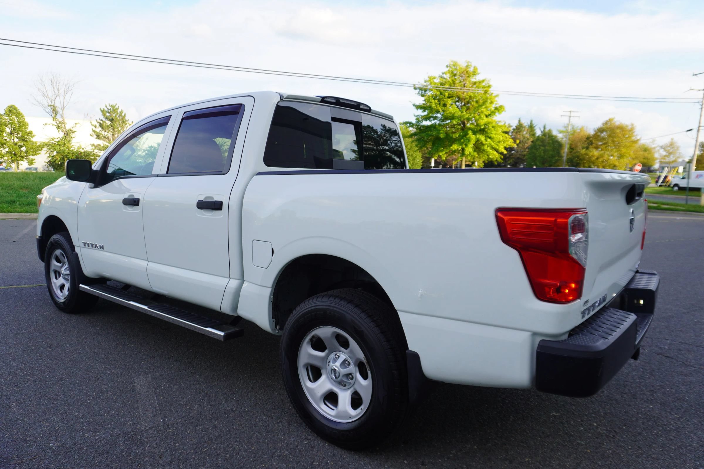 Used 2017 Nissan Titan S AWD/4WD image 5
