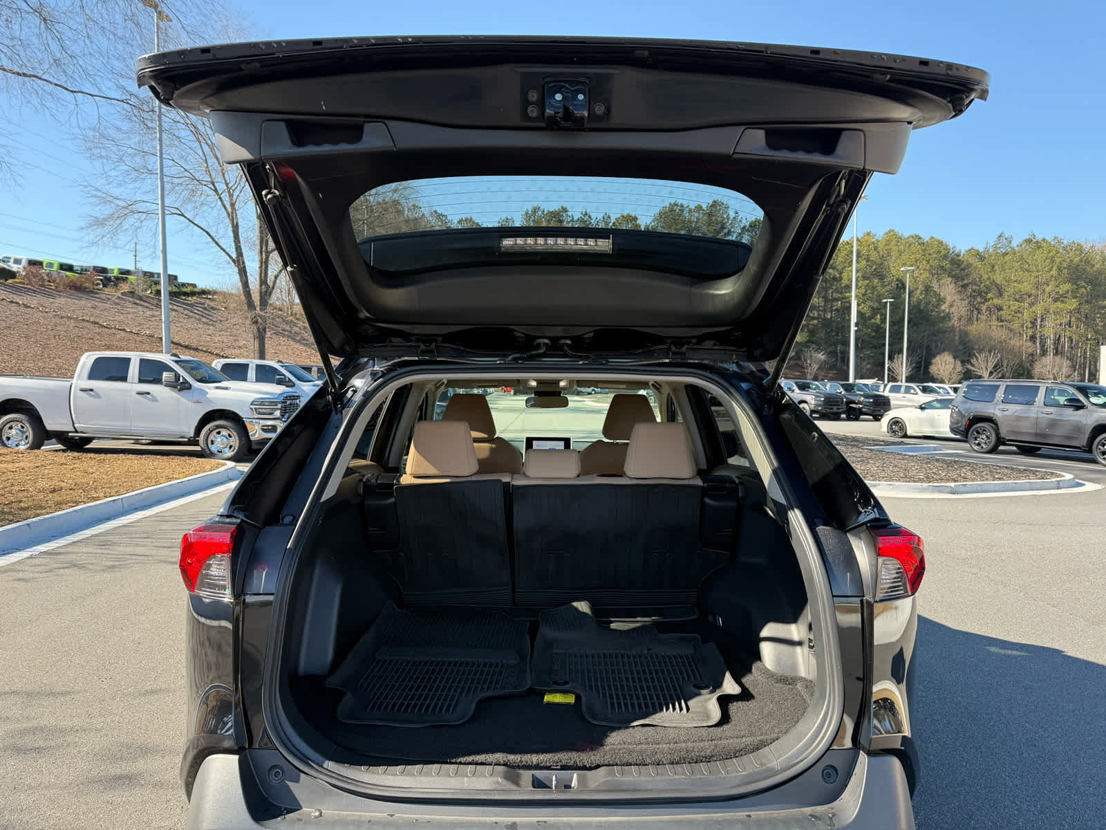 Used 2024 Toyota RAV4 LE image 29