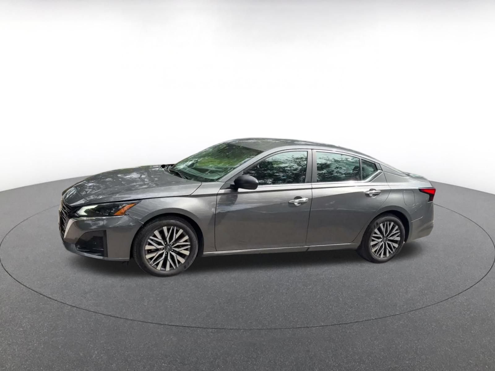Used 2025 Nissan Altima 2.5 SV FWD image 7