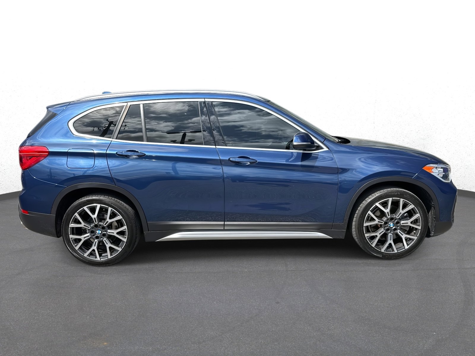Used 2021 BMW X1 sDrive28i w/ Convenience Package FWD image 2