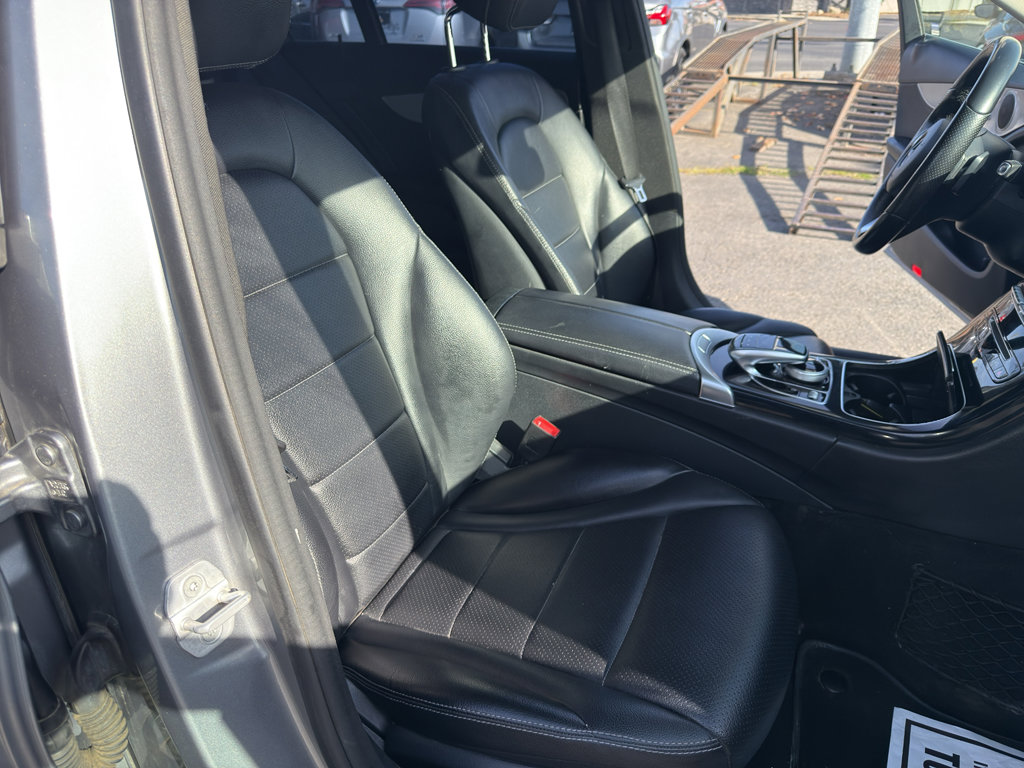 Used 2015 Mercedes-Benz C 300 Sedan image 15
