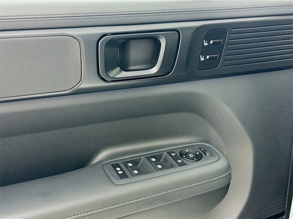 Used 2025 Hyundai Santa Fe Calligraphy image 19