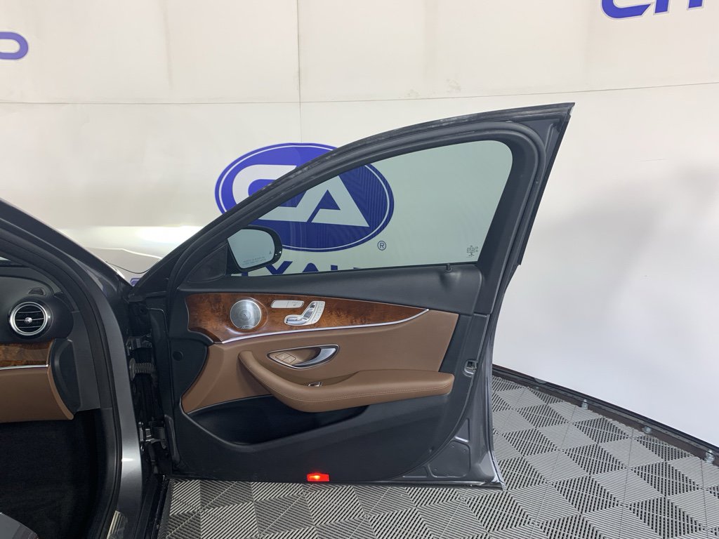 Used 2017 Mercedes-Benz E 300 4MATIC image 41