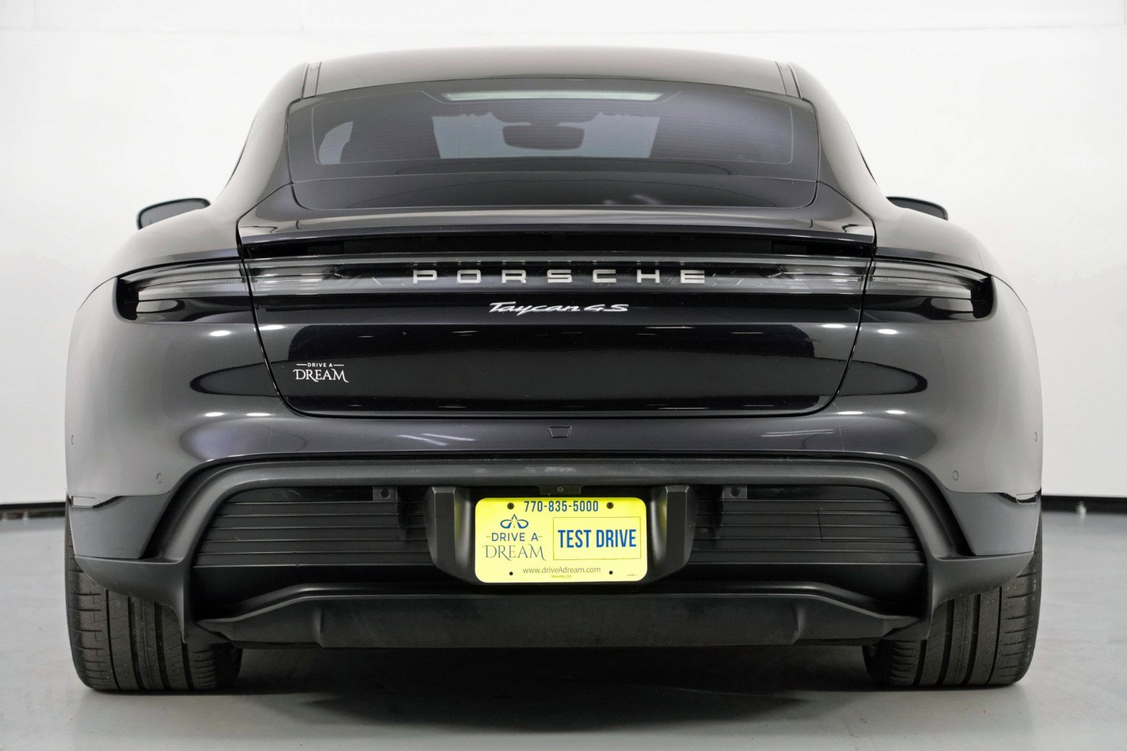 Used 2023 Porsche Taycan 4S w/ Premium Package image 9