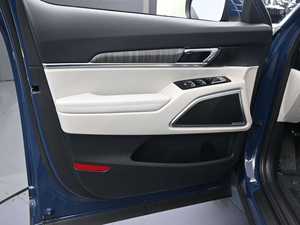 Used 2025 Kia Telluride EX w/ EX Captain's Chair Package image 28