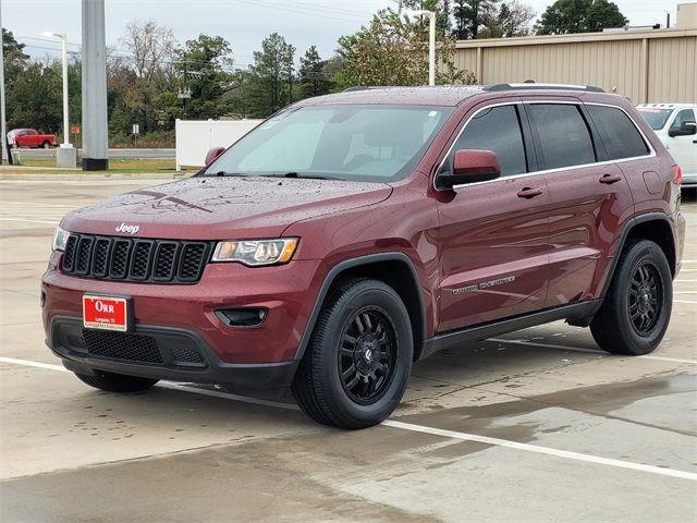 Used 2019 Jeep Grand Cherokee Laredo w/ 18" Wheel & 8.4" Radio Group image 3