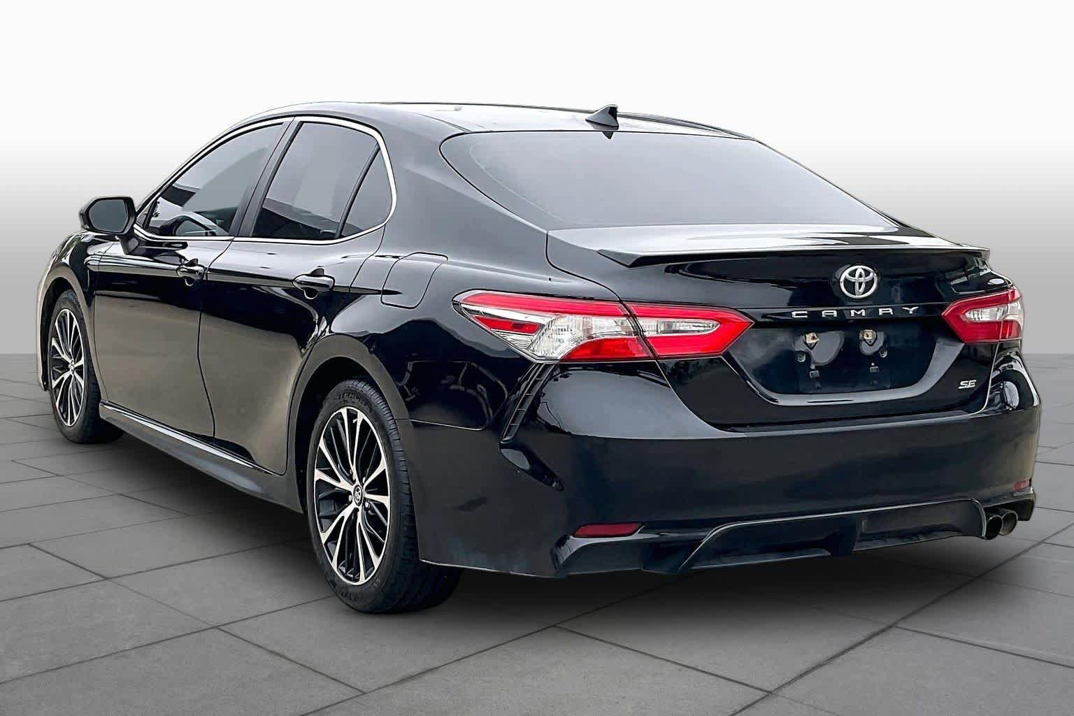 Used 2018 Toyota Camry SE w/ Audio Package FWD image 12