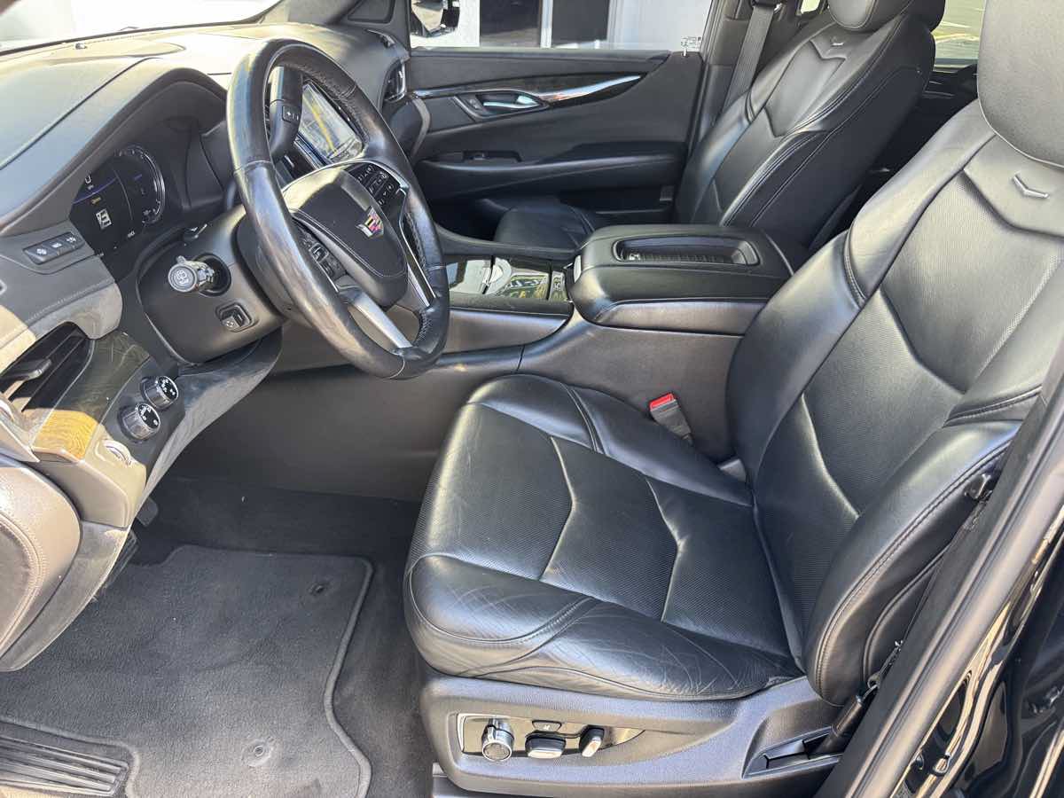 Used 2018 Cadillac Escalade Platinum AWD/4WD image 25